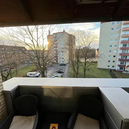 Apartment Mit Balkon *